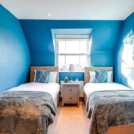 Entire 2 Bed Flat Contractors Families And Relocators Lejlighed Ware Eksteriør billede
