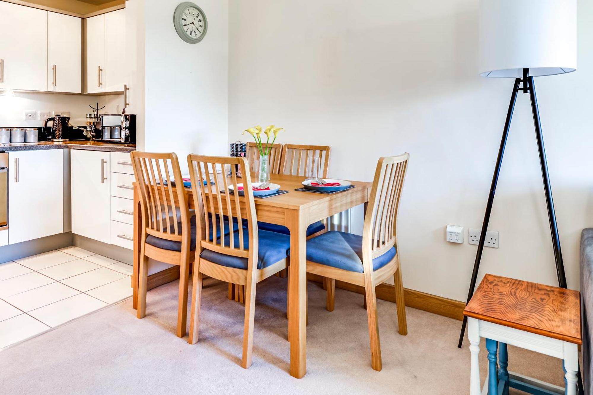 Entire 2 Bed Flat Contractors Families And Relocators Lejlighed Ware Eksteriør billede