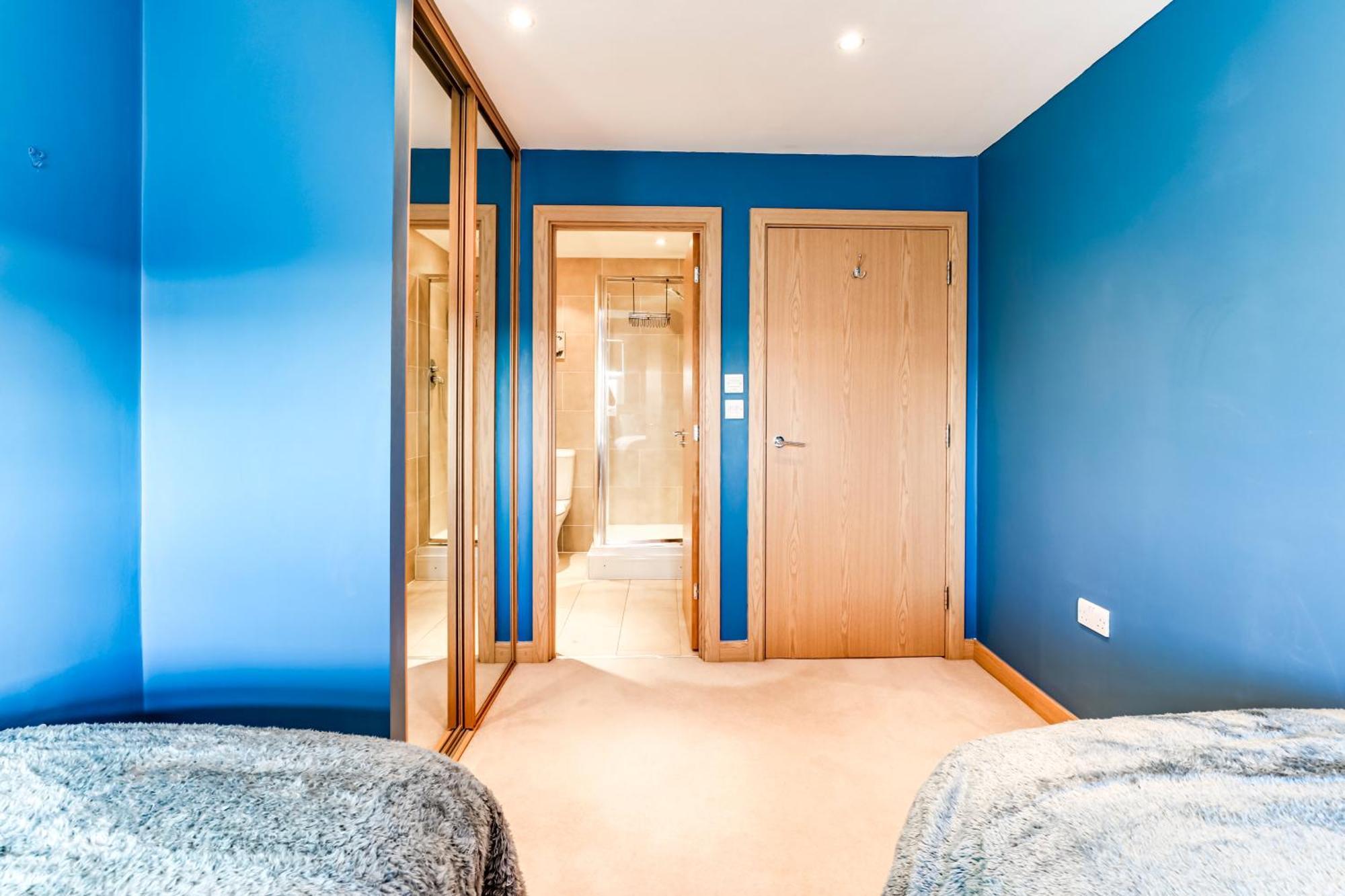 Entire 2 Bed Flat Contractors Families And Relocators Lejlighed Ware Eksteriør billede